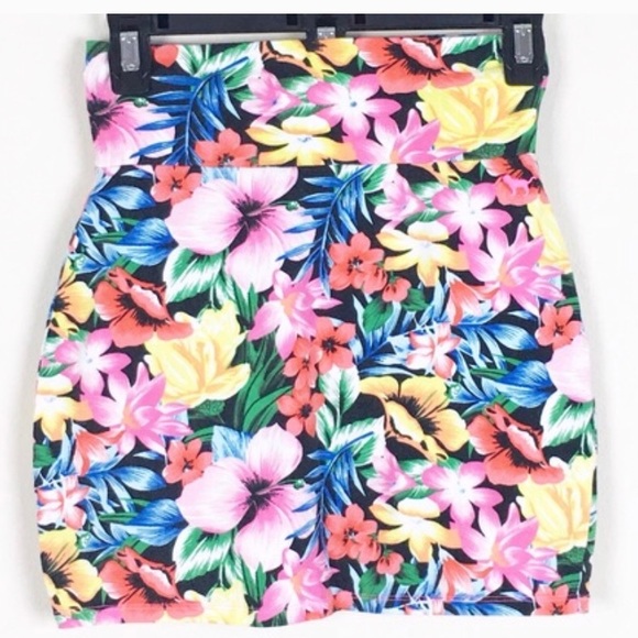 PINK Victoria Secret Bodycon skirt - Picture 2 of 4